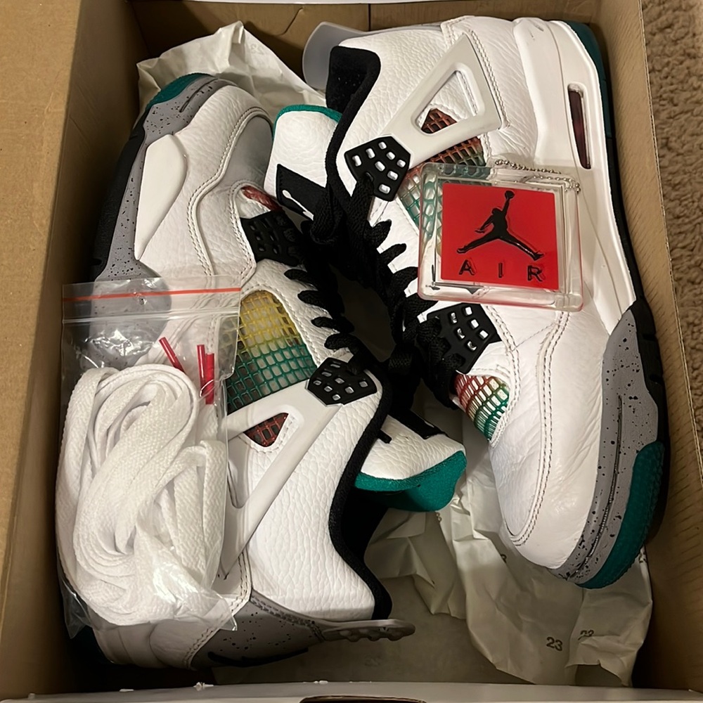 Women’s Jordan 4 Retro Rasta 8.5
